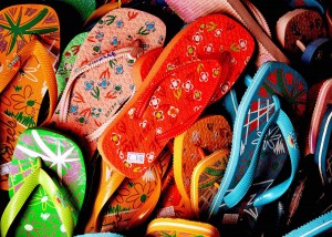 1280px-Flip_flops_-_just_pick_one_up